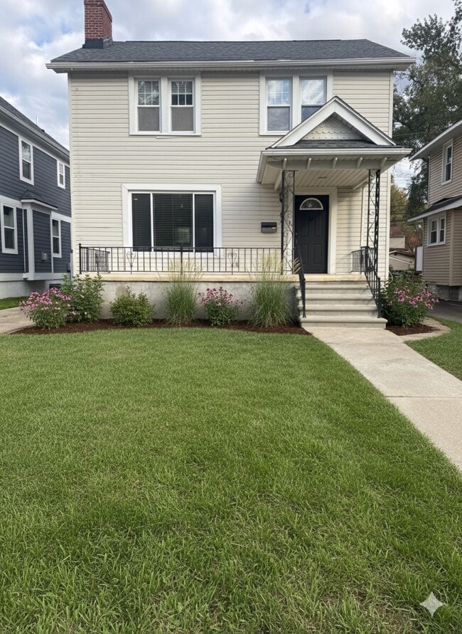 Building Photo - 827 Longfellow Ave