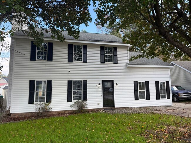 Primary Photo - Remodeled bathrooms, new kitchen in this N...