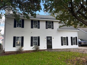 Building Photo - Remodeled bathrooms, new kitchen in this N...