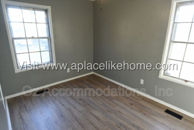 Building Photo - 3310 Iroquois Ln