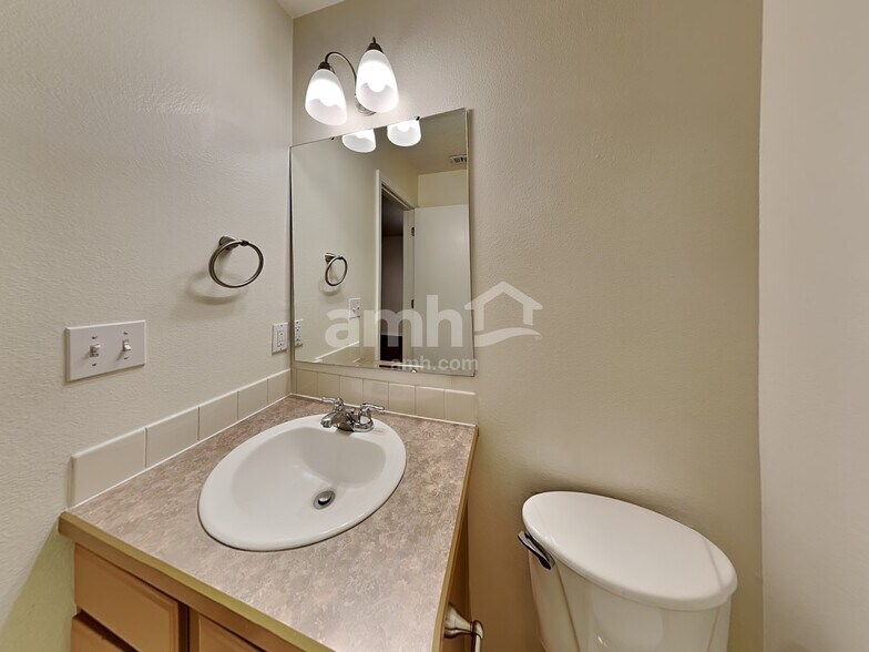 Building Photo - 1211 N Cambrick Dr