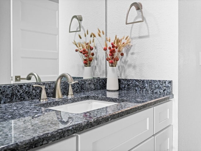 Building Photo - Four Seasons River Front Condo