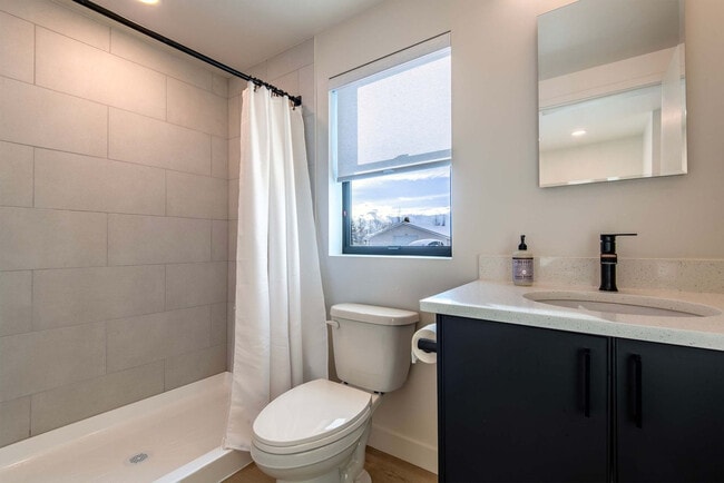 Building Photo - 27 4th St E