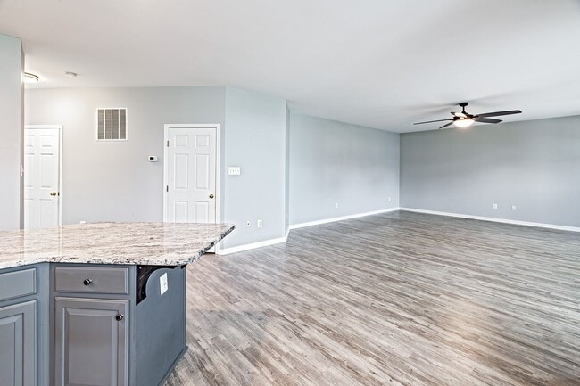 Building Photo - 917 Benalli Dr