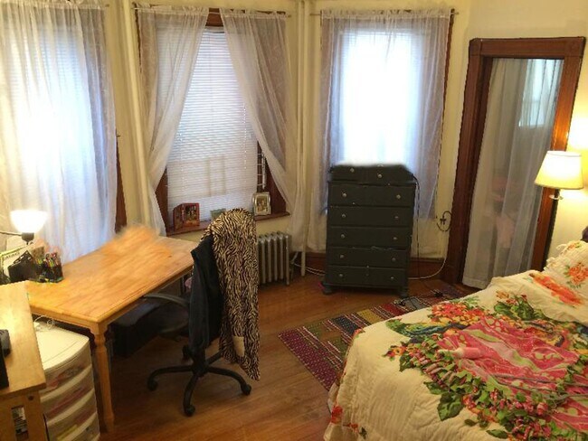 Building Photo - No Brokers Fee, One Month Rent-Free, Central Mission Hill Location. In-Unit Washer and Dryer.