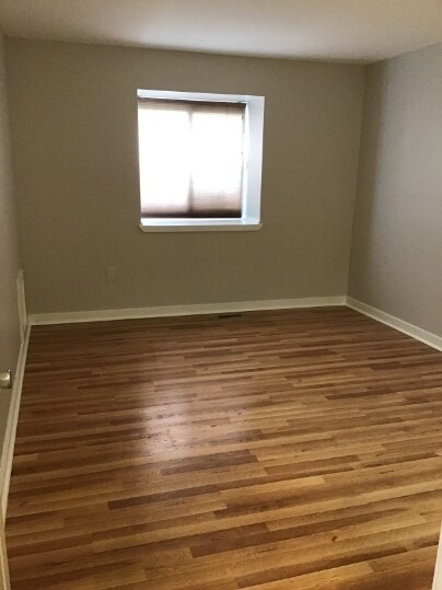 Building Photo - 64 Hawthorne Ct NE