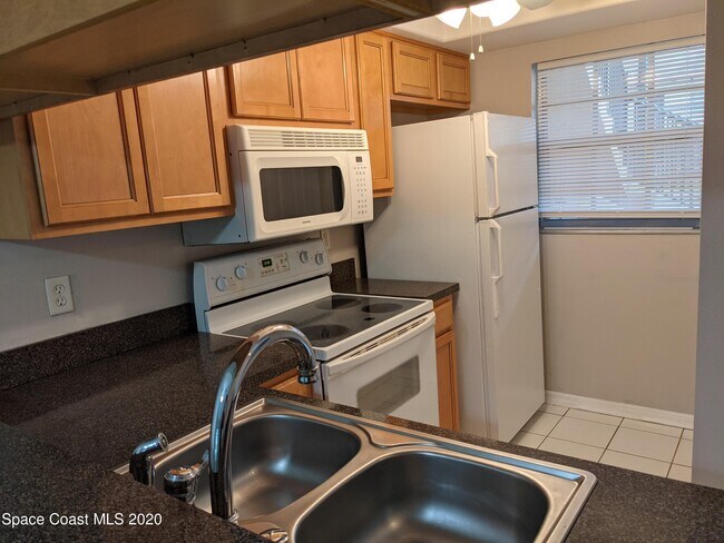 Building Photo - 3070 Sir Hamilton Cir