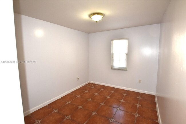 Building Photo - 2544 SW 20th St