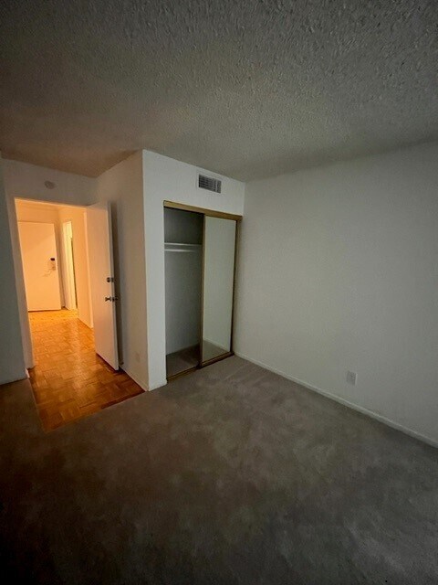 Building Photo - 8530 Holloway Dr