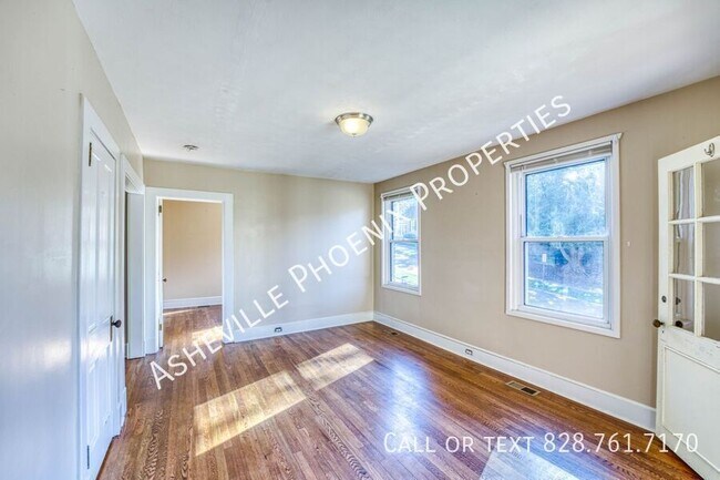 Building Photo - 8 Enka Oak St