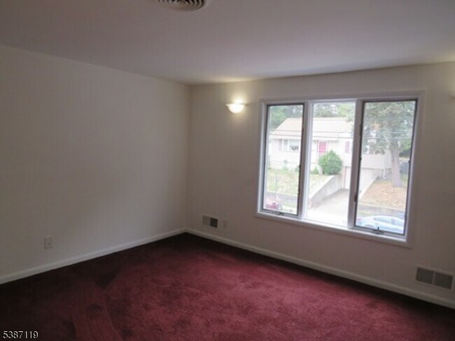 Building Photo - 84 Corabelle Ave