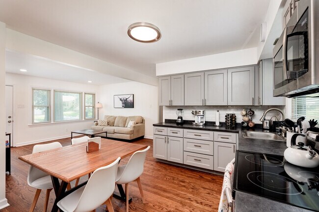 Building Photo - 4423 Vance Ave