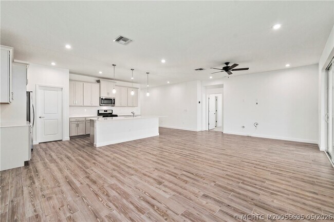 Building Photo - 14143 SW Safi Ter