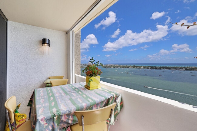 Building Photo - 5600 N Flagler Dr