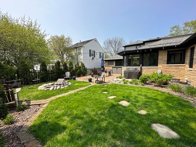 Building Photo - 4515 N Lake Dr