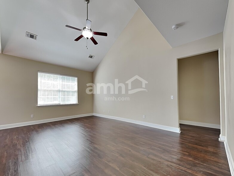 Building Photo - 830 Hyacinth Cir