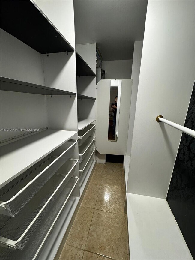 Building Photo - 2038 SW 57th Ct