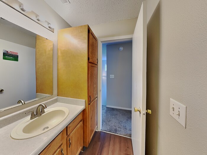 Building Photo - 4322 Village Bend Dr