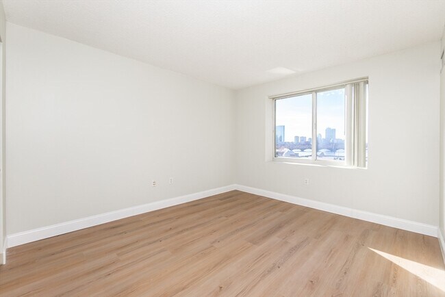 Building Photo - 12-12 Museum Way