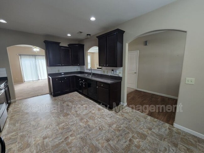 Building Photo - 1 Redwolf Ln