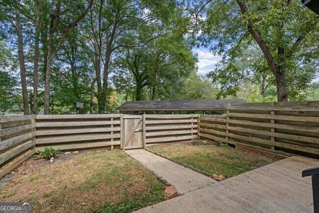 Building Photo - 541 N White St