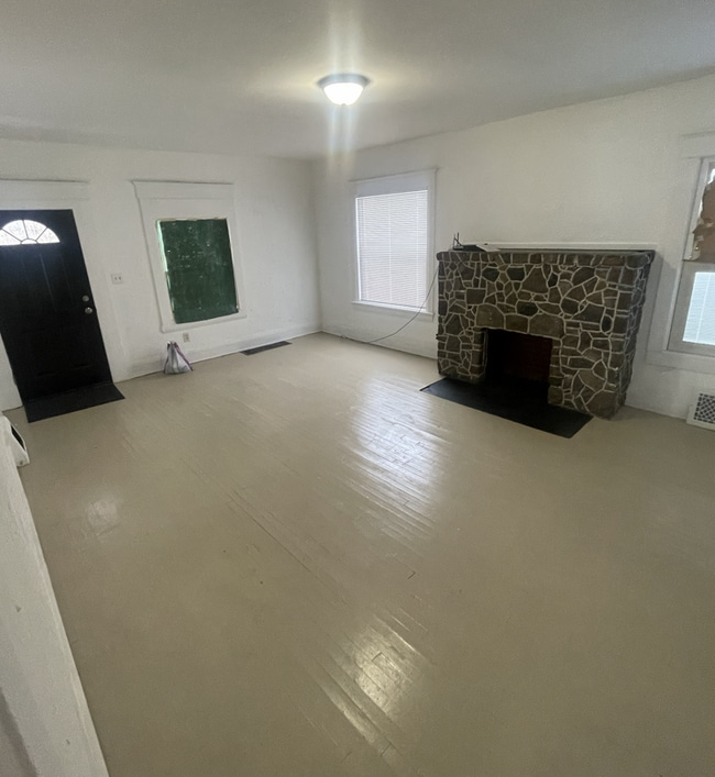 Living Room - 399 W Warren Ave