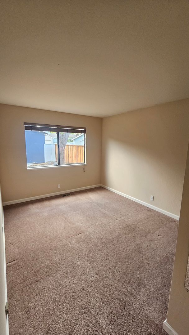 Building Photo - DANVILLE, 3BD/2BA Single Story Family Home...