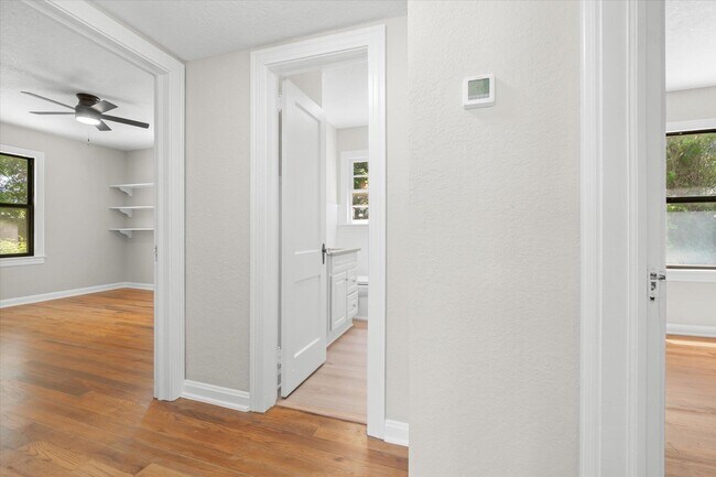 Building Photo - 9 Spencer St