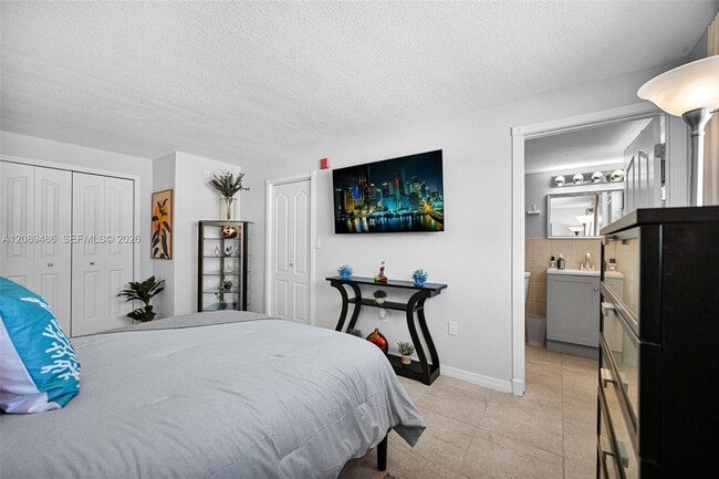 Building Photo - 1334 Collins Ave