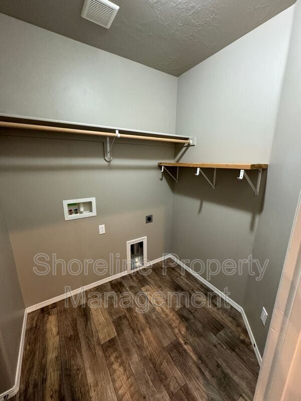 Building Photo - 511 Diamond Lake St