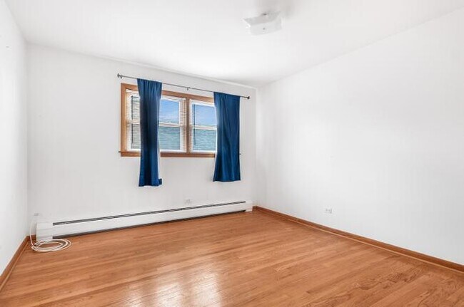 Building Photo - 2520 N Neva Ave