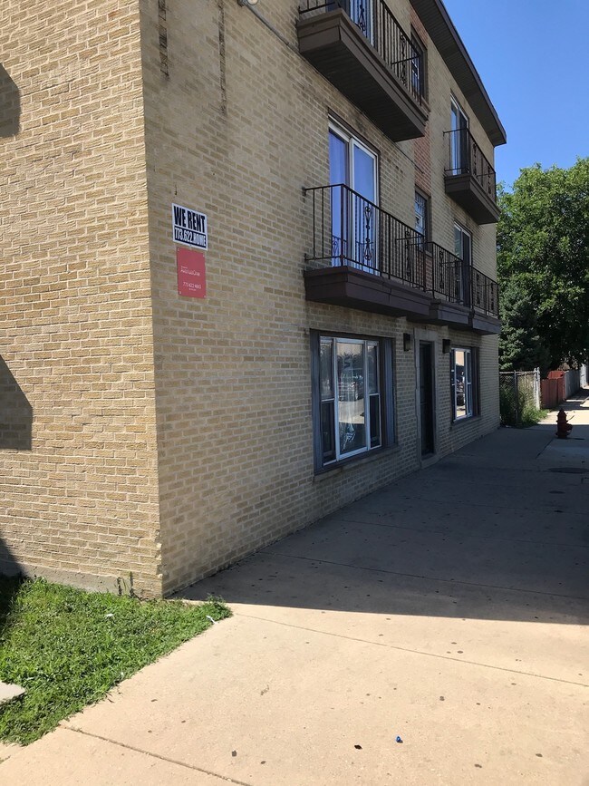 Building Photo - 1426 S Cicero Ave
