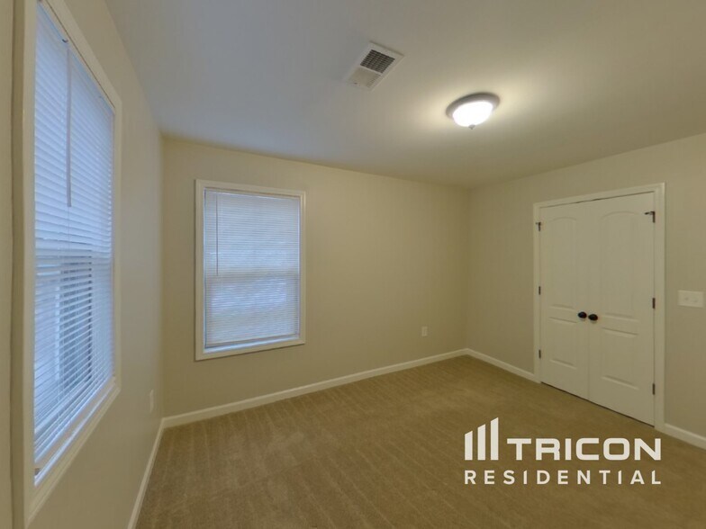 Building Photo - 252 Conrad Cir