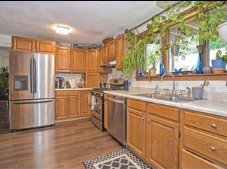 Building Photo - 393 Kelley Blvd