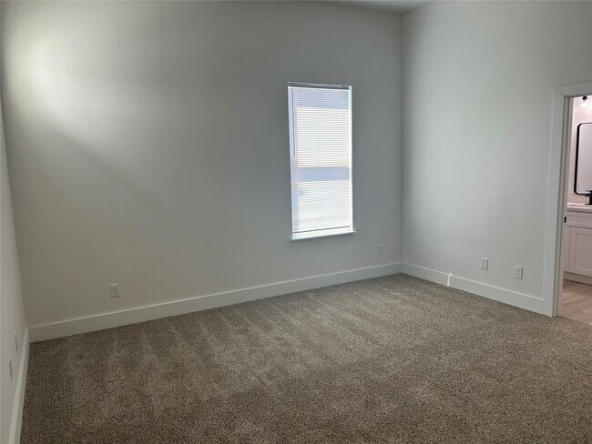 Building Photo - 8203 Sparta St