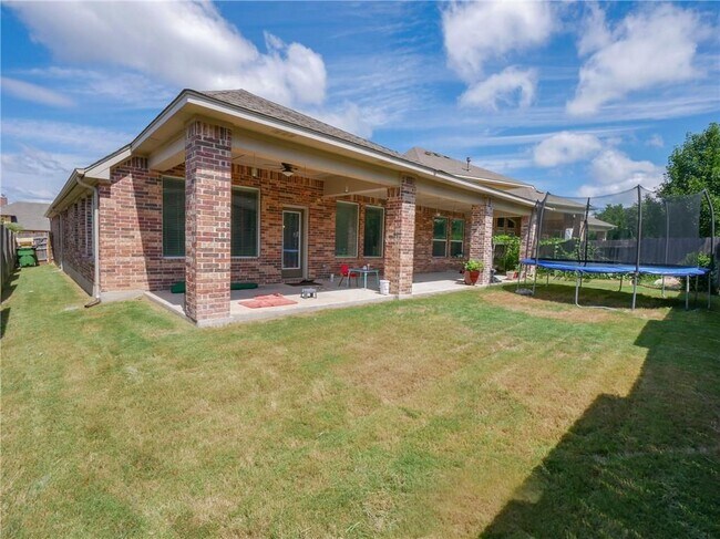 Building Photo - 305 Navigator Dr