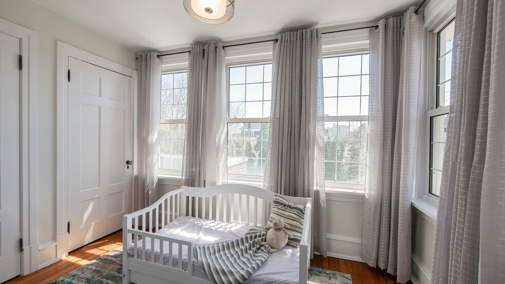 Building Photo - 6104 Ventnor Ave