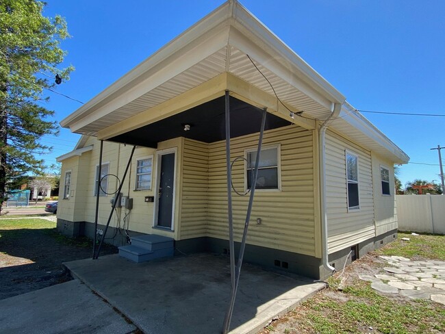 Building Photo - Lovely 3 bedroom in St. Pete