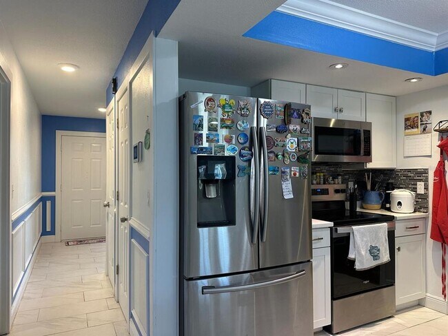 Building Photo - 818 Mendoza Dr