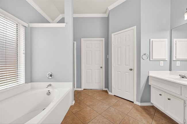 Building Photo - 26806 Shoal Hollow Ct
