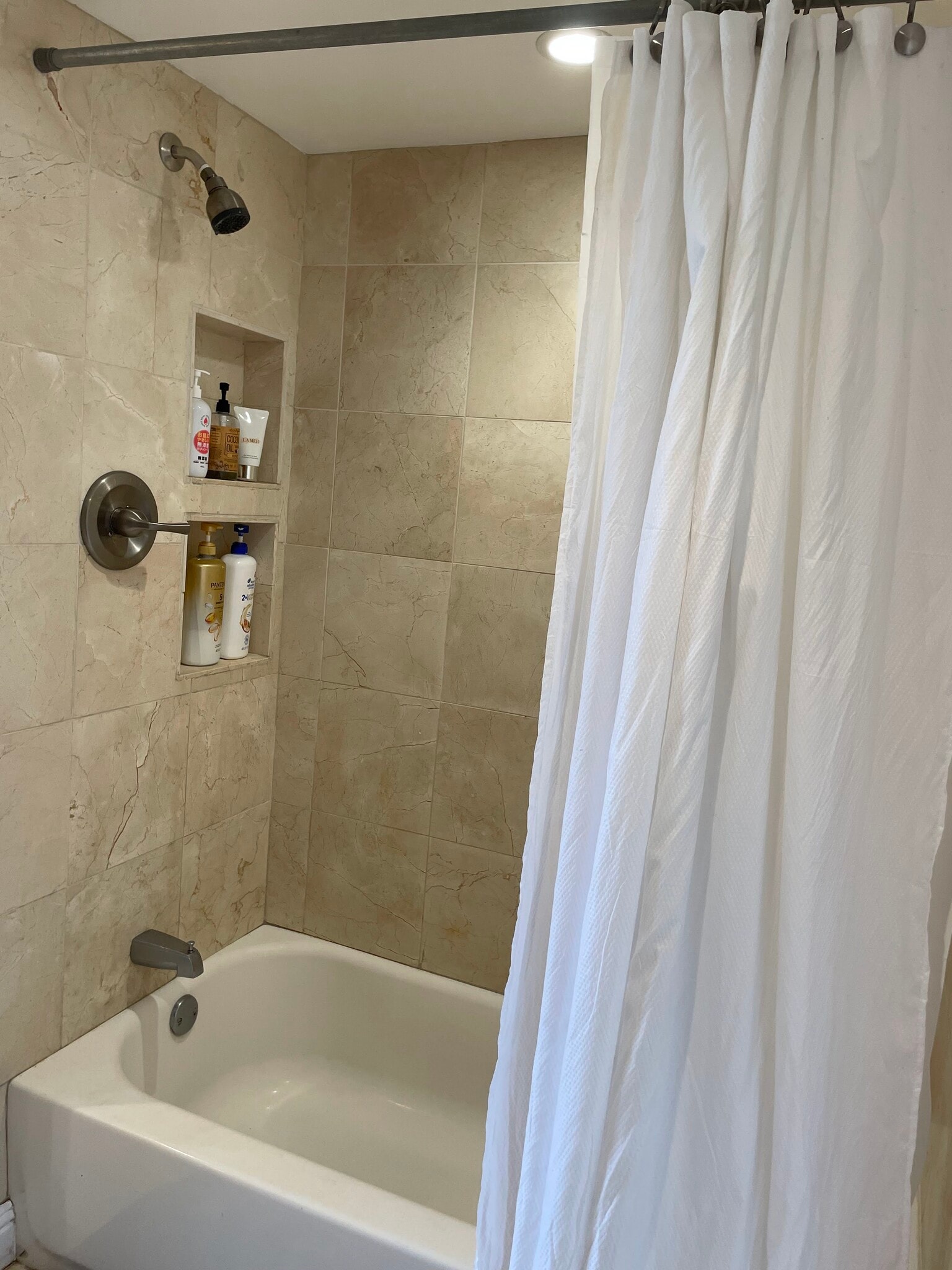 shower - 320 Liliuokalani Ave