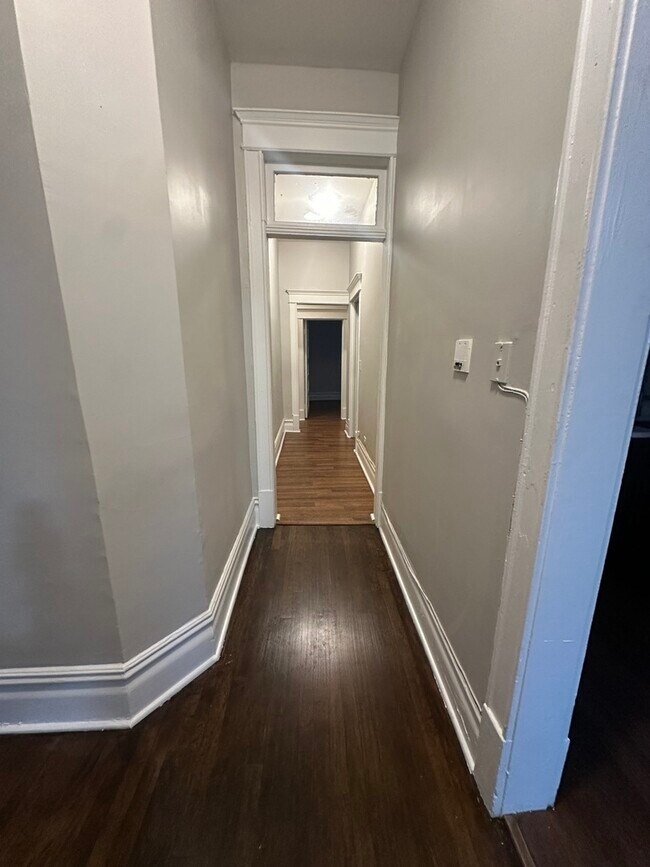 Building Photo - 1007 S Oakley Blvd