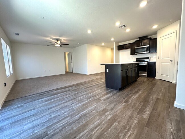 Building Photo - Beautiful Single Story Home Ready To Be Called Home!