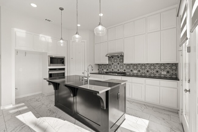 Building Photo - 6579 Scarlet Pond Ln