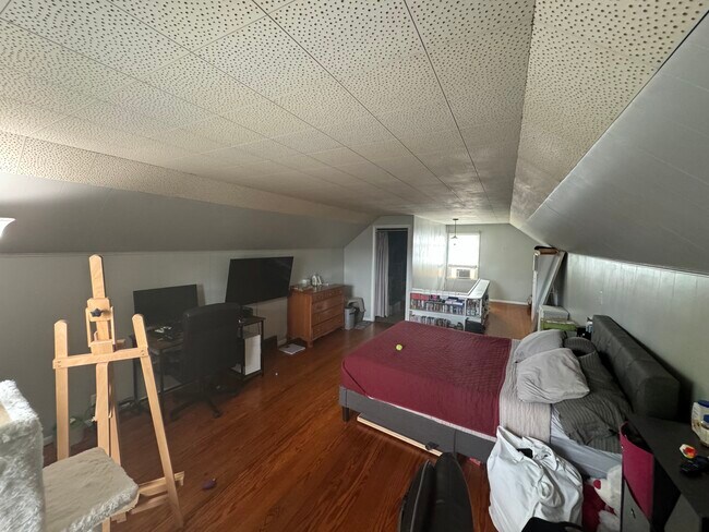 Upstairs Master Bedroom - 1112 William St