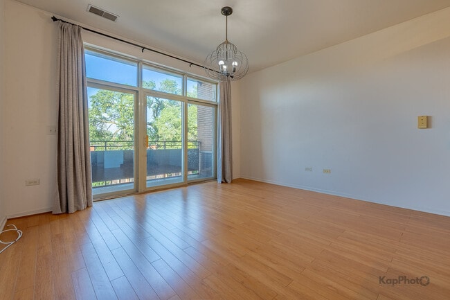 Building Photo - 2935 N Clybourn Ave