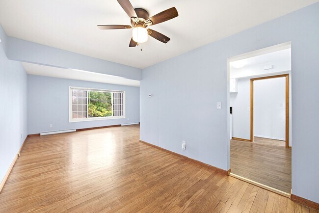 Building Photo - 8983 Highland Dr