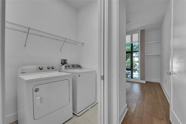 Building Photo - 1802 Mondrian Cir