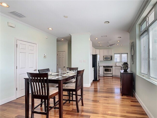 Building Photo - 631 Tahiti Ct