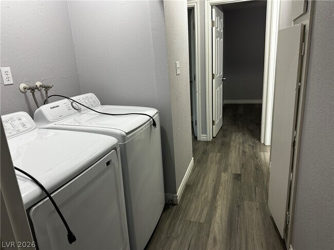 Building Photo - 3915 Cll Tereon